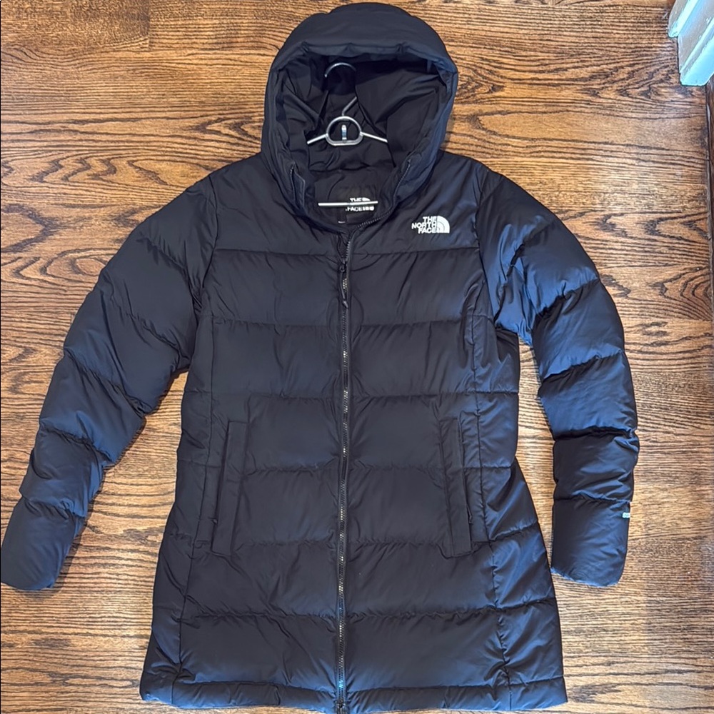 The North Face Black Puffer Jacket with Hood and Quilted Design